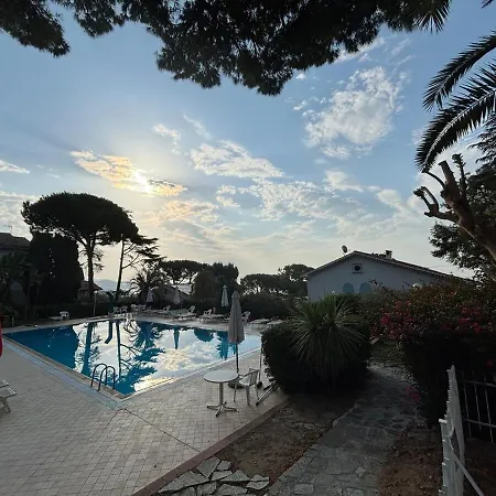 Sunny Gardens Apartman *
